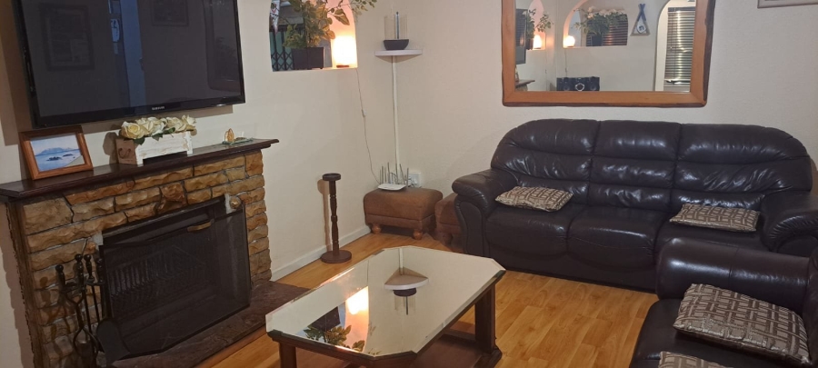 5 Bedroom Property for Sale in Lansdowne Western Cape